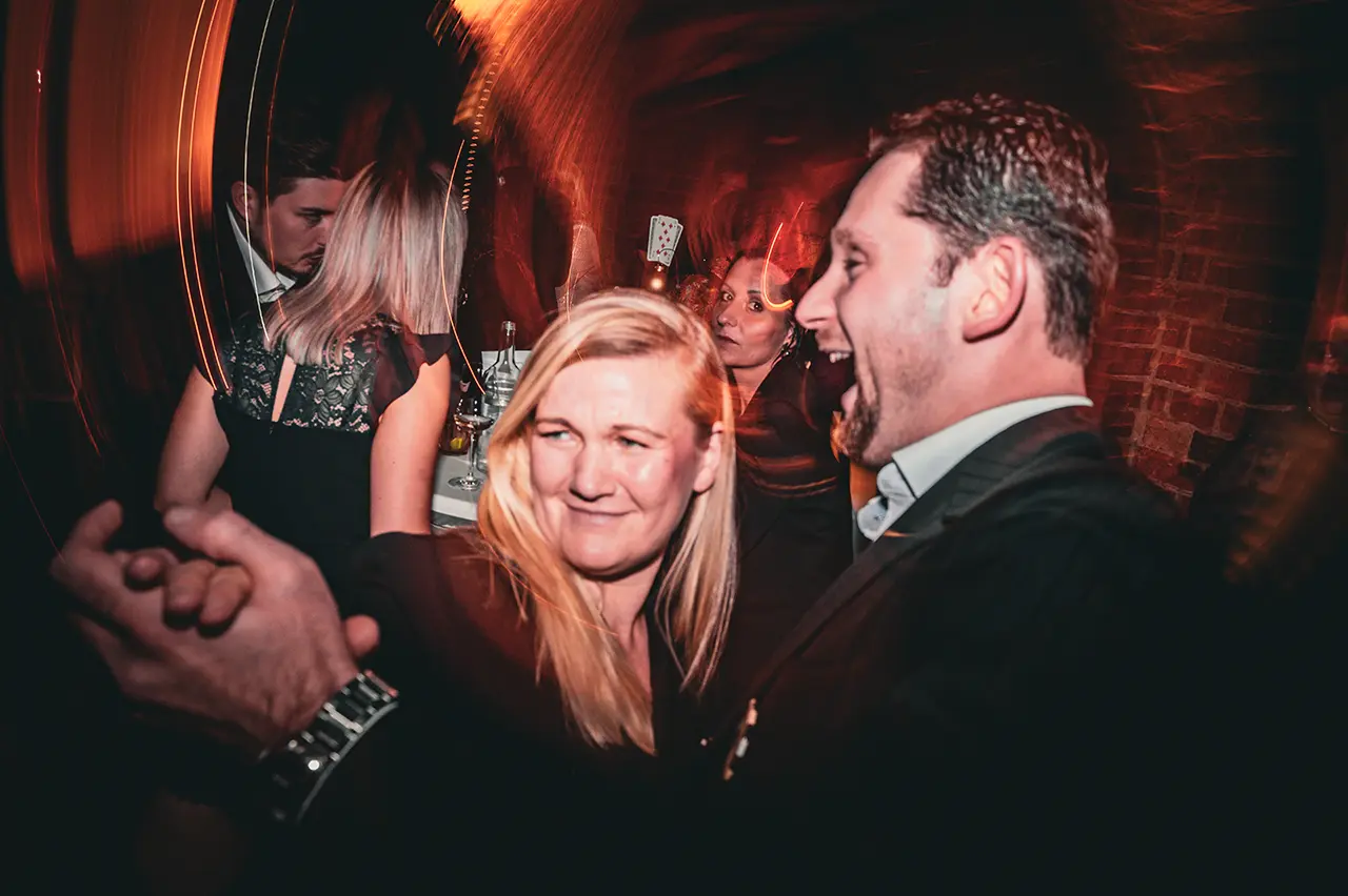 Professionelle Blitzfotografie bei Events - Indirektes Blitzen für weiches Licht